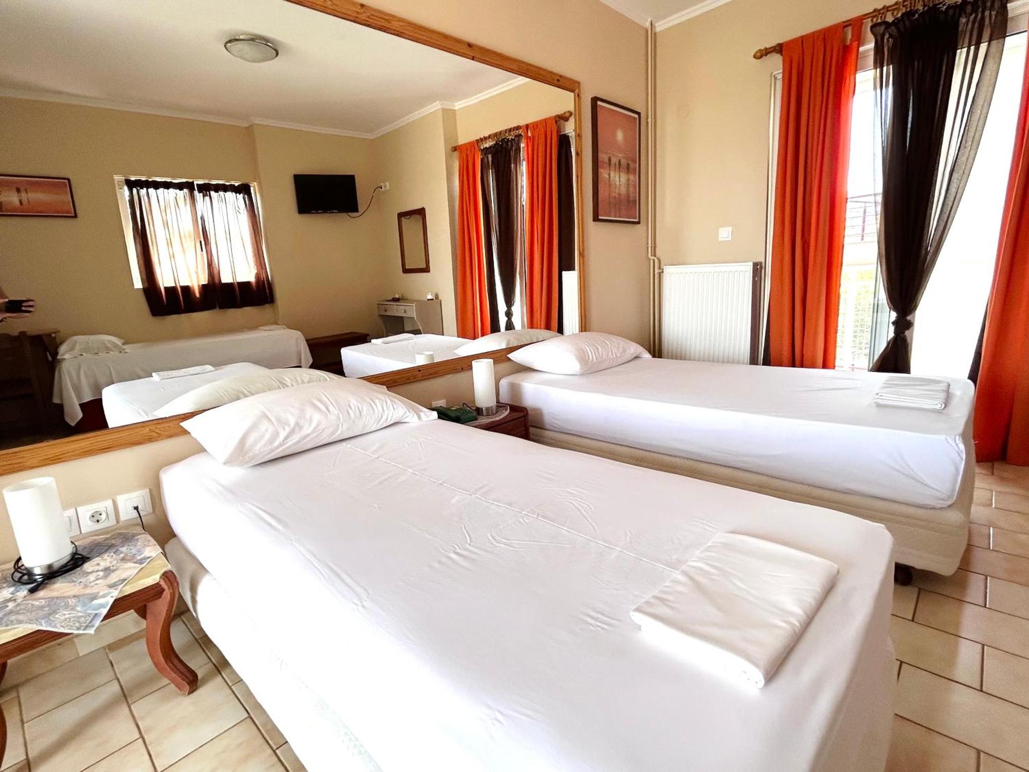 Bay Holiday Hotel & Spa Karavómilos Exteriör bild