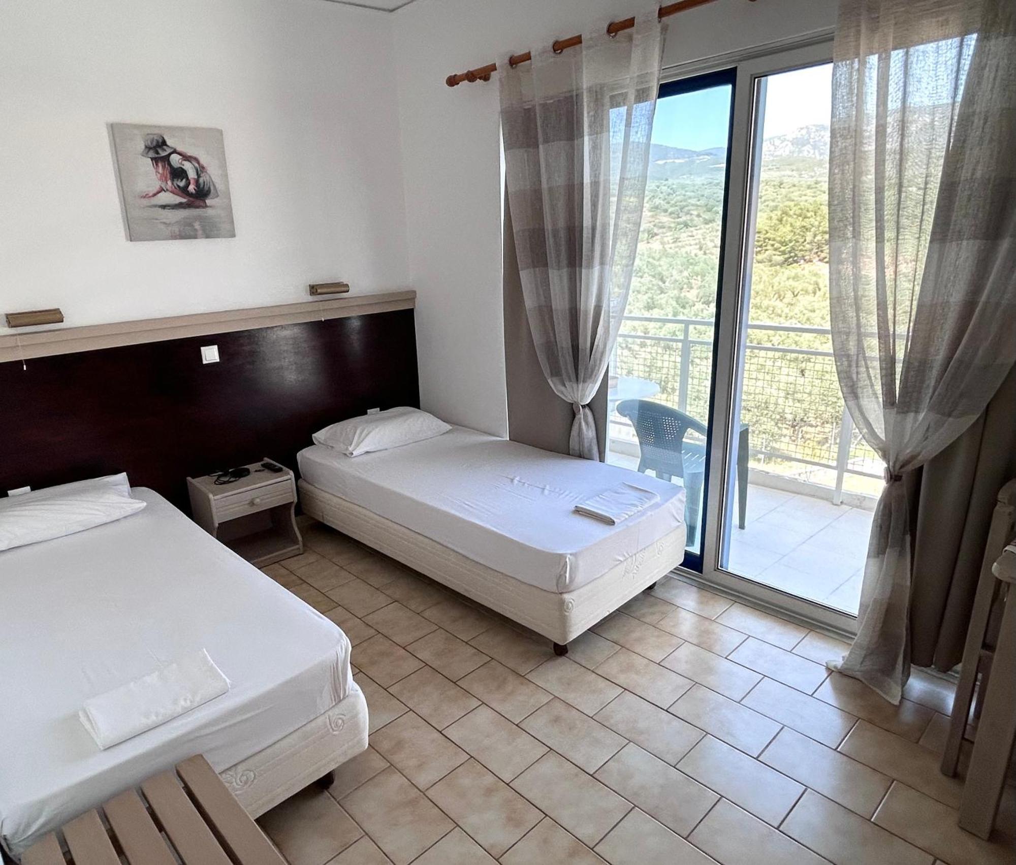 Bay Holiday Hotel & Spa Karavómilos Exteriör bild