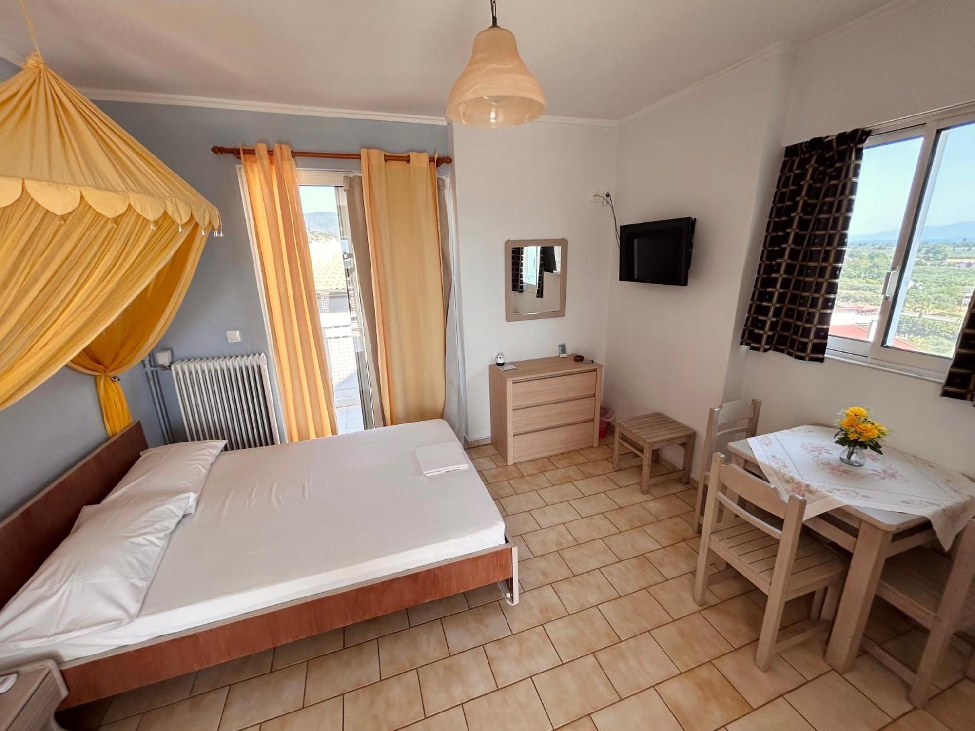 Bay Holiday Hotel & Spa Karavómilos Exteriör bild