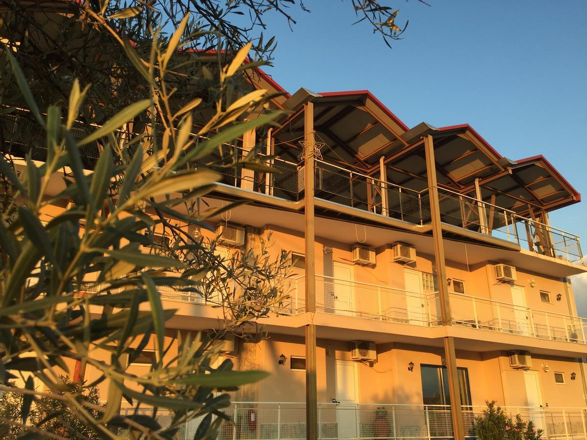 Bay Holiday Hotel & Spa Karavómilos Exteriör bild